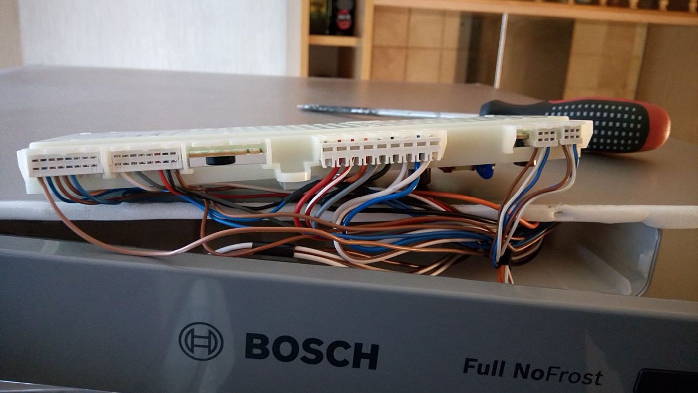 Ремонт блока управления Bosch Full NoFrost — жгут проводов и разъёмы